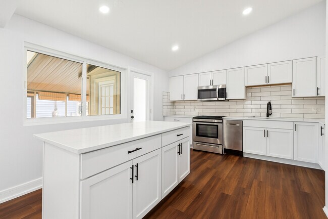 Building Photo - 26 N Craig Pl