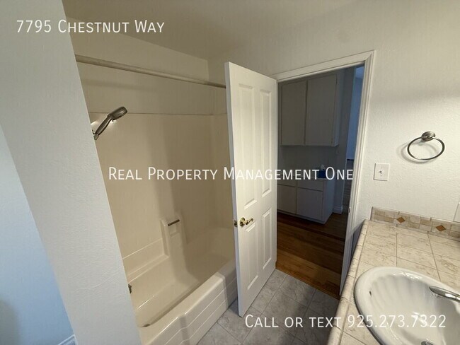 Building Photo - 7795 Chestnut Way