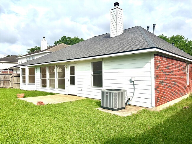 Building Photo - 2118 Westminister Rd