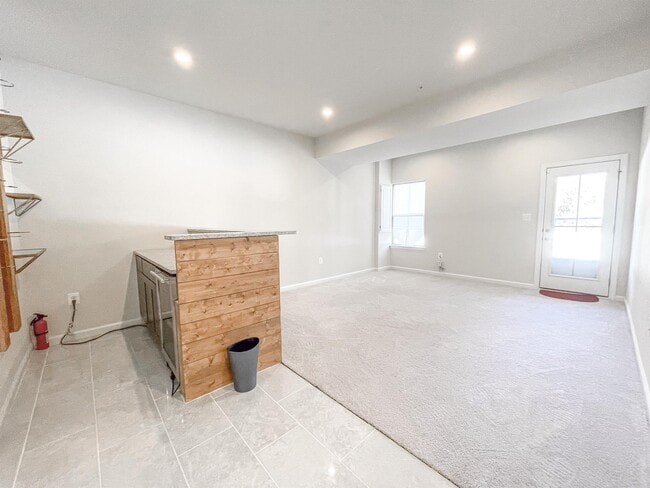 Building Photo - 10132 Dorsey Ln