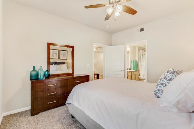 Building Photo - 2 bedroom in Dallas TX 75204