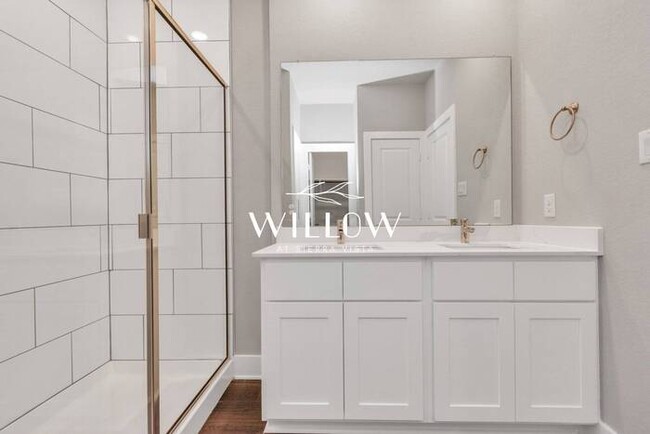 Building Photo - Spacious 4-Bedroom Home – 6 Weeks FREE Rent!