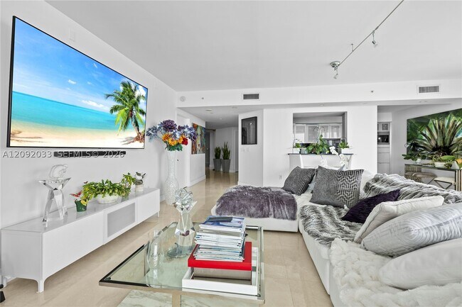 Building Photo - 1331 Brickell Bay Dr