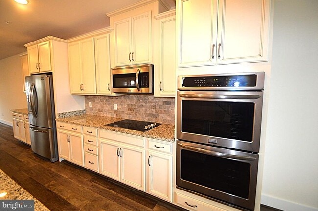 Building Photo - 44878 Tiverton Sq