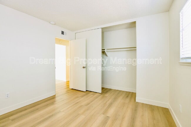 Building Photo - 5155 Harriett Cir