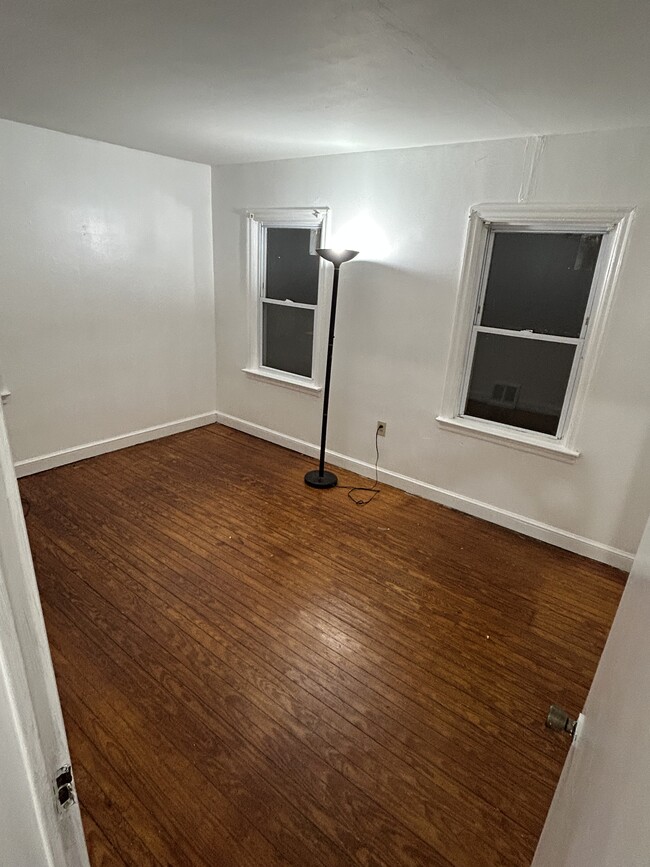 Master bedroom - 314 W Maple St