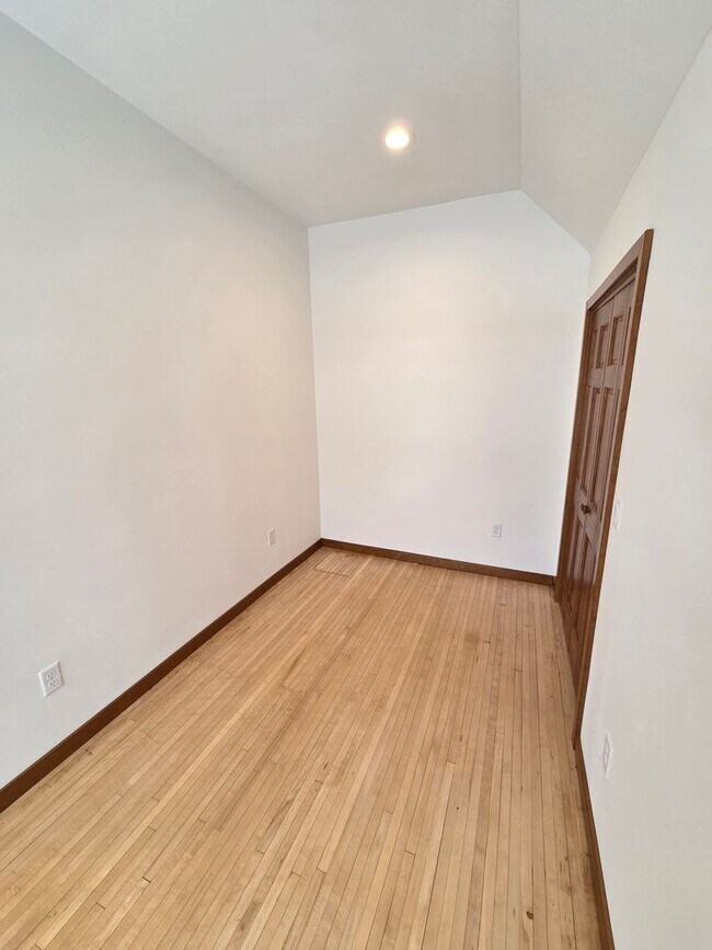 Building Photo - 2904 Parkridge Ave