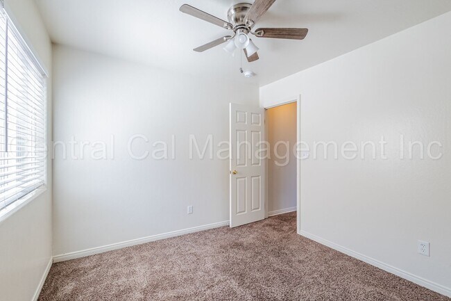 Building Photo - 4 Bedroom, 2 Bath Home in Desired Northwes...