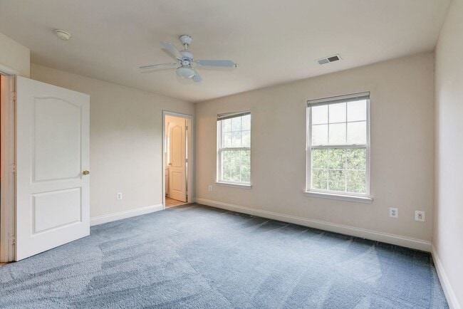 Building Photo - 3 Bed 3.5 Bath - Silver Spring Townhouse -...