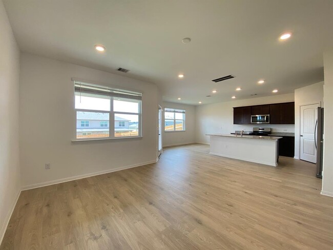 Building Photo - 404 Brody Ln