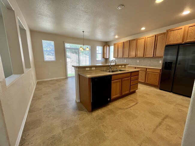 Building Photo - 7595 Fargo Dr