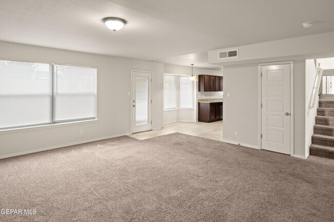 Building Photo - 14432 Russell Borea