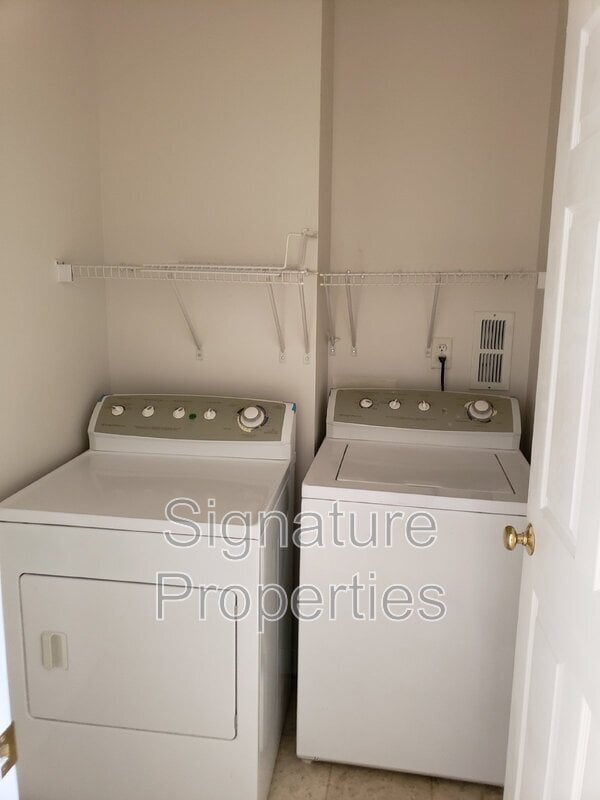 Building Photo - 9704 Bartley Pond Dr