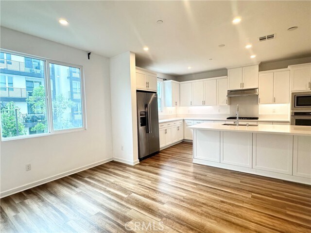 Building Photo - 126 Schick