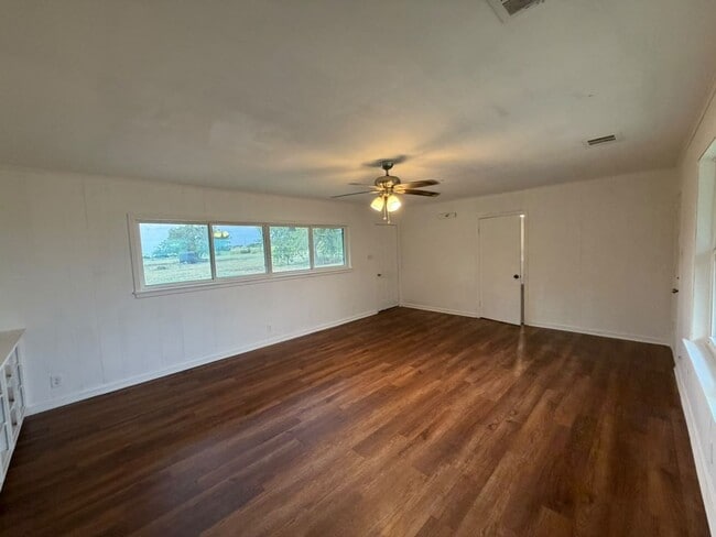 Building Photo - 850 Co Rd 218