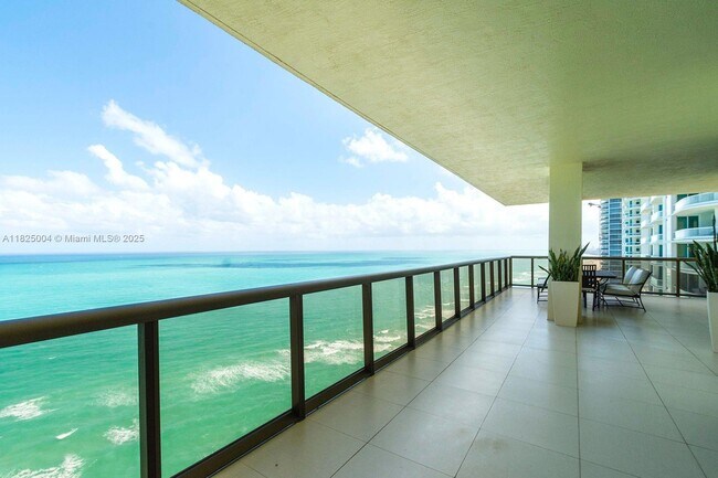 Building Photo - 16275 Collins Ave