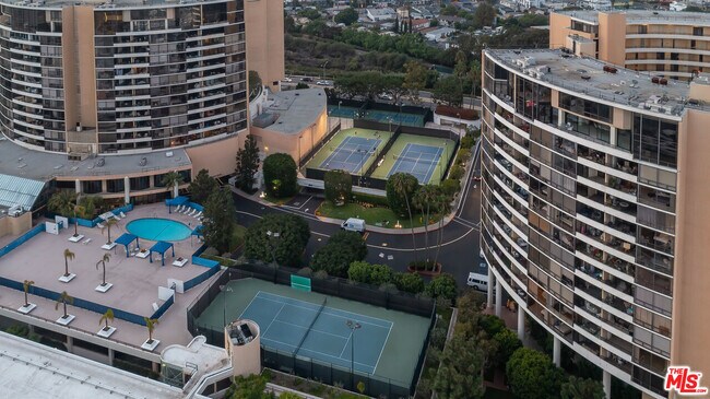 Building Photo - 4265 Marina City Dr