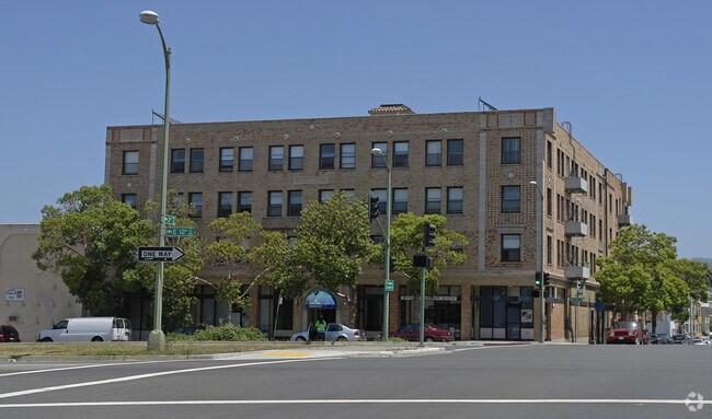 Building Photo - Lakemount Apartments