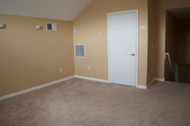Building Photo - 6220 Hedgesparrows Ln