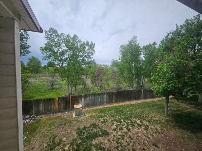 Building Photo - Serene 2 Bedroom 1 1/2 Bath Aurora Townhom...