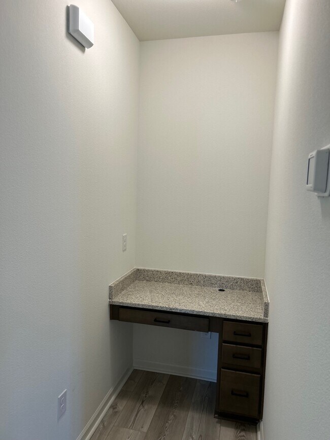 Building Photo - 41366 Rosewood Ln