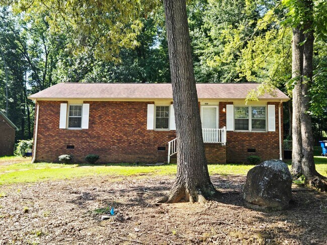 Building Photo - 704 S Broad St
