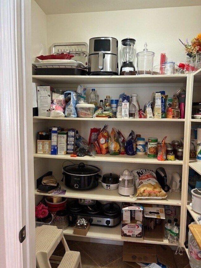 Building Photo - Lovely Updated 2bed/2bath Home in desert landscape of 45+ Active Adult Community of Leisure World...