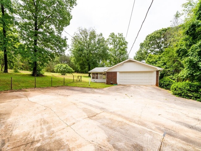 Building Photo - Wonderful Updated Ranch in West Cobb