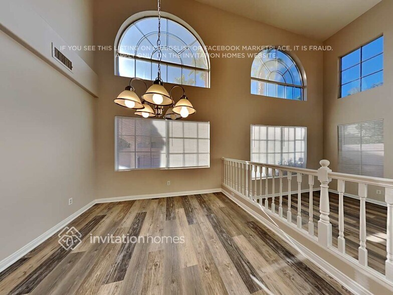 Building Photo - 2405 Eagleridge Dr