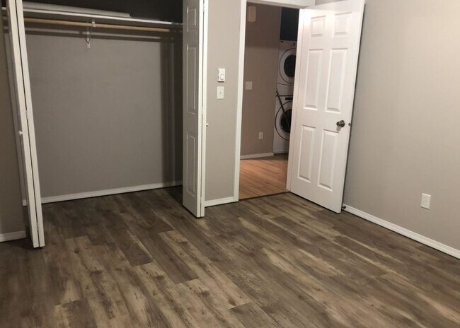 Building Photo - 225 Northgate Loop