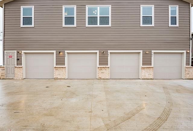 Building Photo - 741 Wheatfield Dr