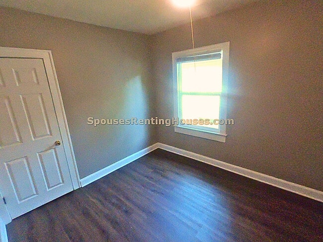 Building Photo - 530 N Chester Ave