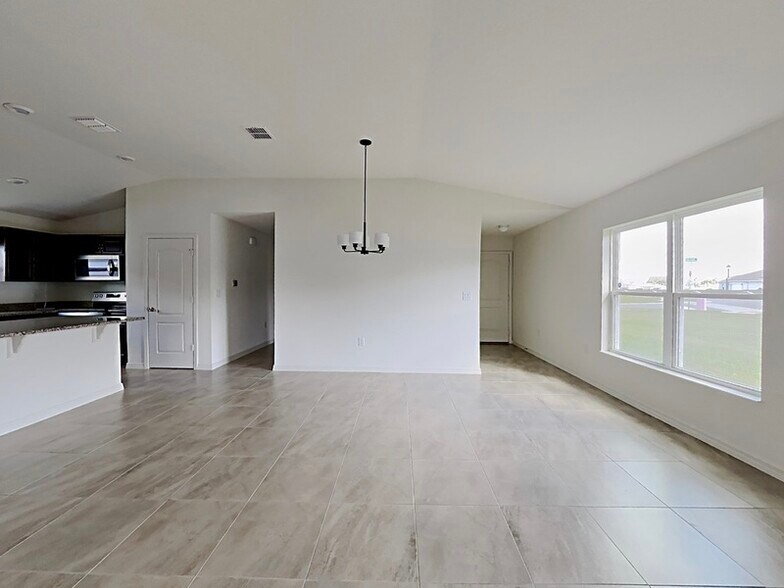 Building Photo - 4600 Glencrest Loop