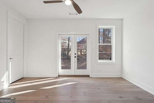 Building Photo - 120 Thome Dr