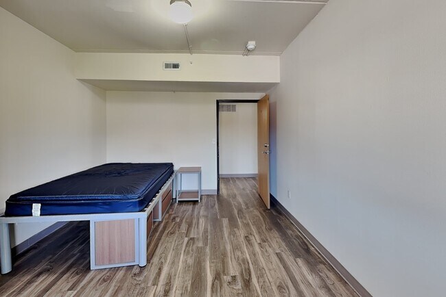 Building Photo - 215 Stanton Ave
