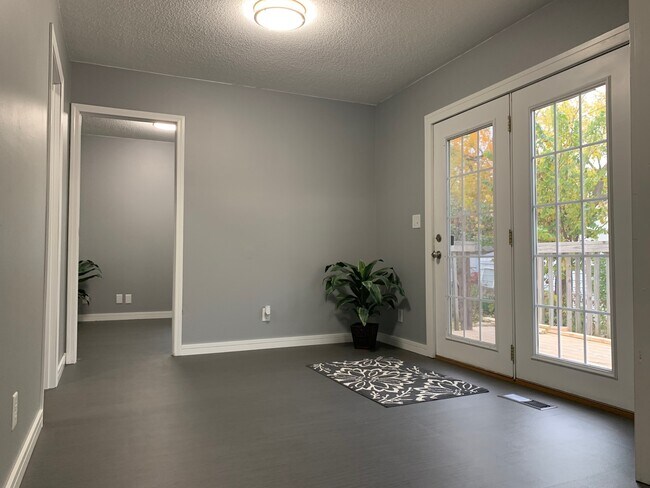 Dining Room - 409 State St E