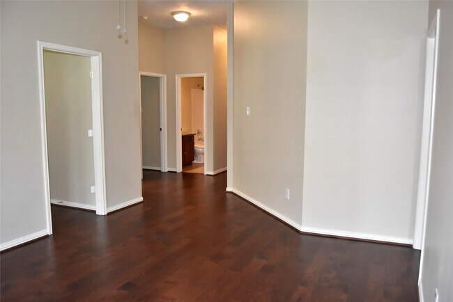 Building Photo - 18627 Summercliff Ln