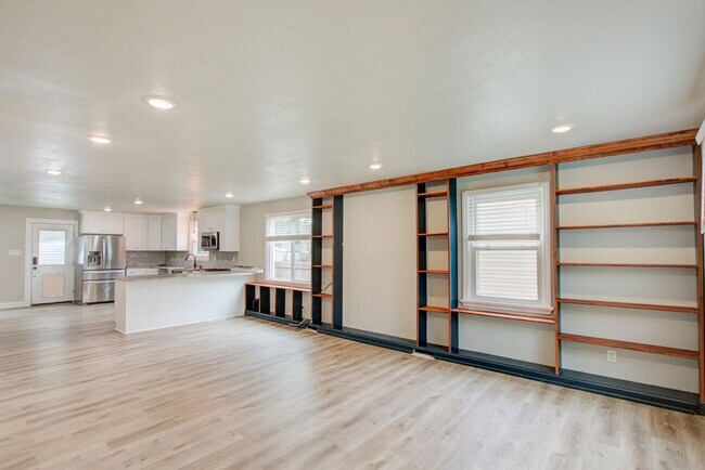 Building Photo - 3 Bed, 2.5 Bath Home in Port Norfolk