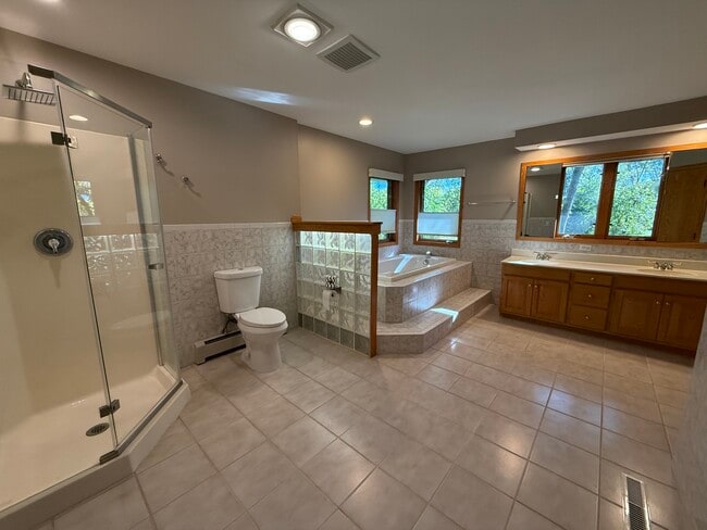 Building Photo - 7036 Willow Ln