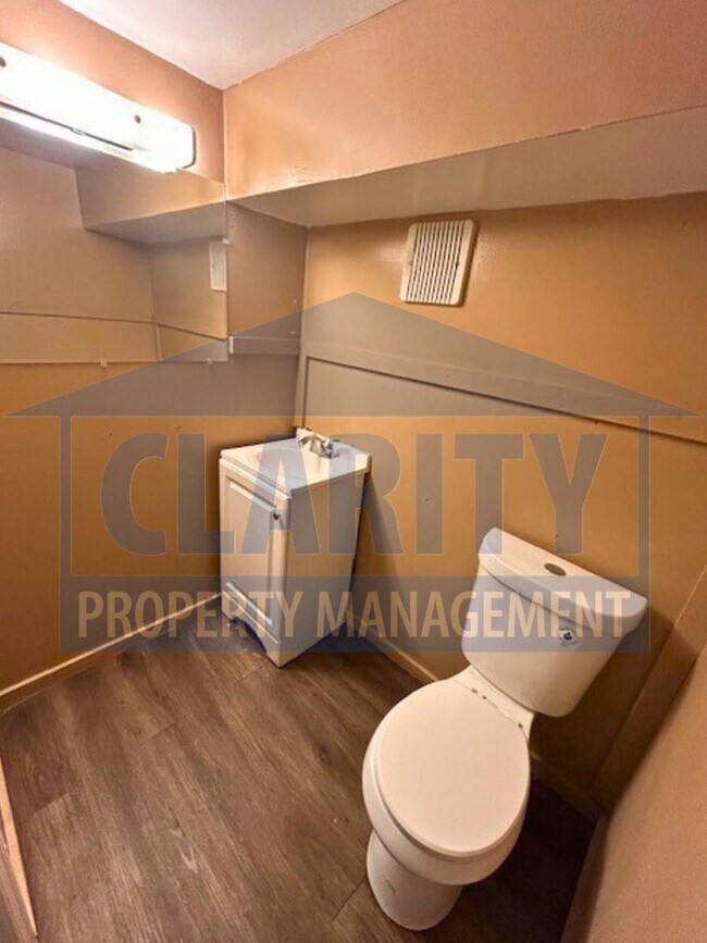 Building Photo - Large, four bedroom home in Chattanooga!