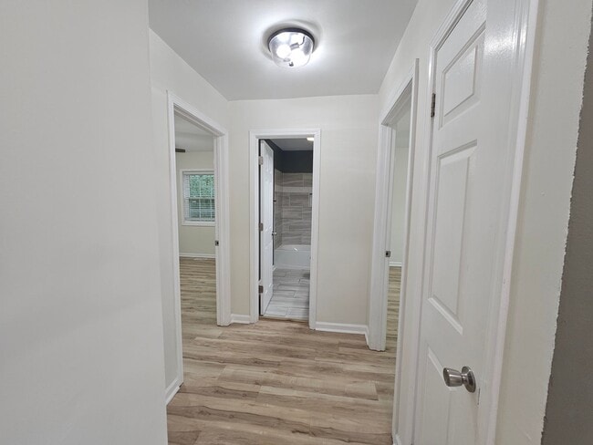Building Photo - NEW LISTING!!!! Dont Miss Out