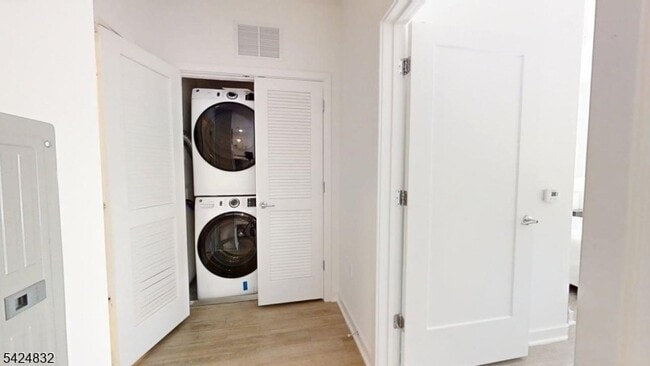 Building Photo - 1181 Morris Ave