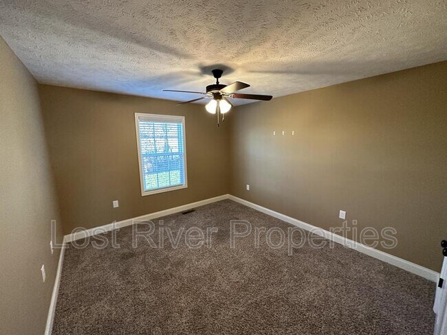 Building Photo - 381 Paige Ave