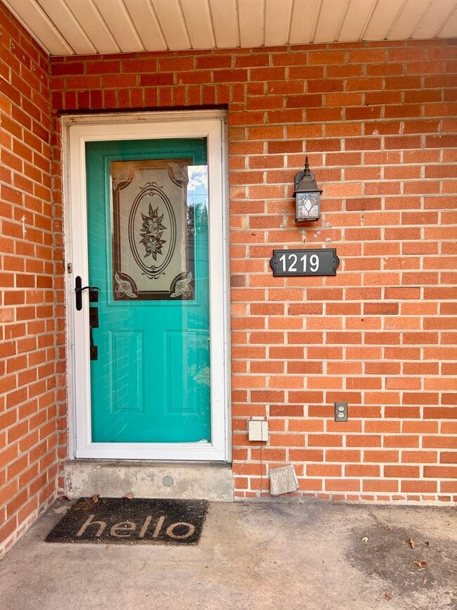 Building Photo - Spacious 4-Bedroom Home in Lancaster