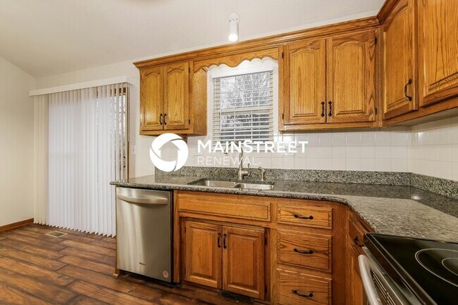 Building Photo - 3 Bedroom Pet-Friendly Home in KANSAS CITY, MO with Main Street Renewal