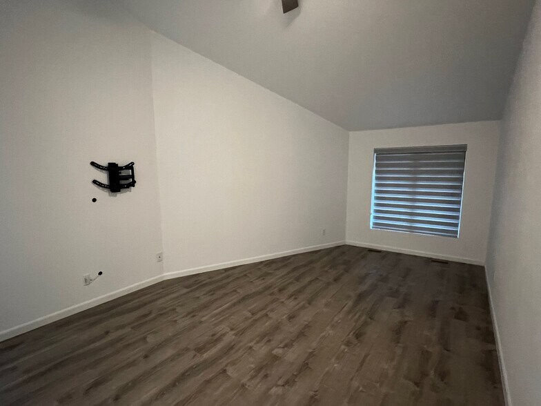 Building Photo - 7835 E Glenrosa Ave