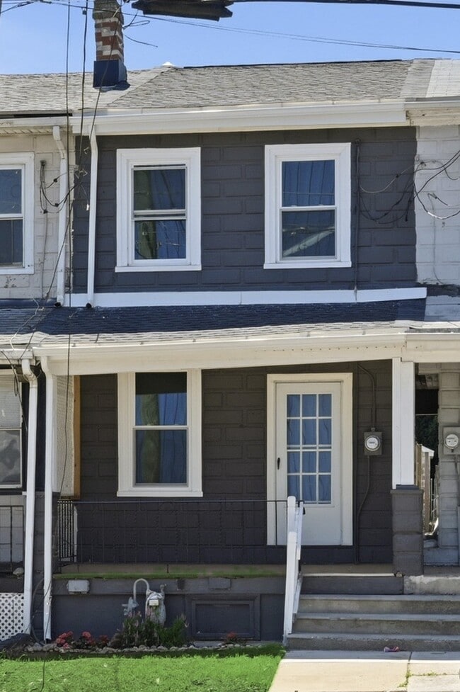 Building Photo - 18 Coates St