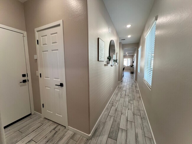 Building Photo - 2126 N Marketside Ave