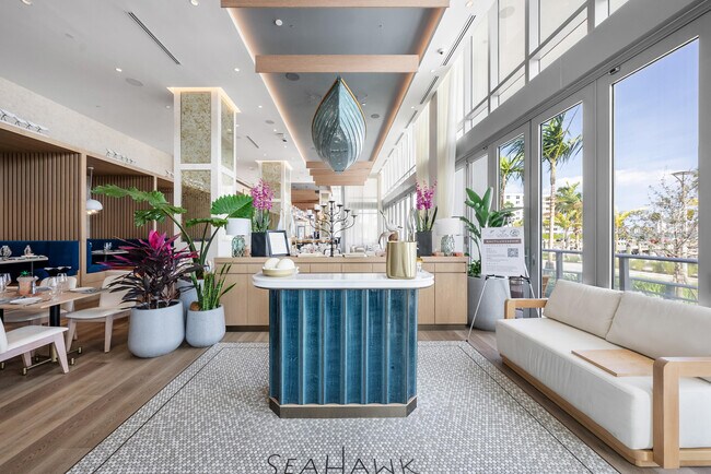 Building Photo - 220 Lake Shore Dr