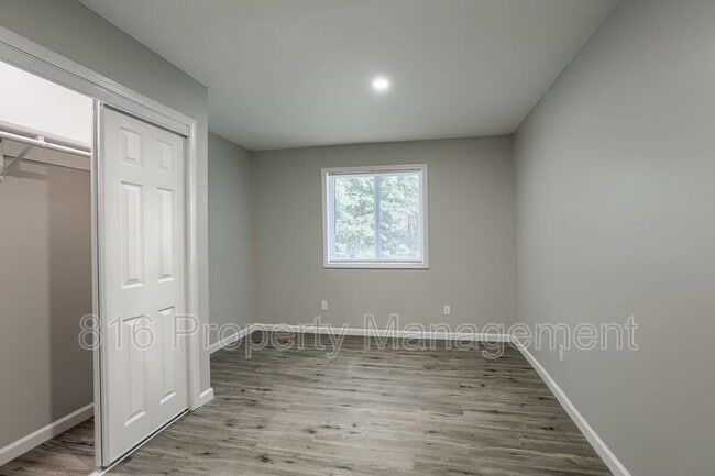 Building Photo - 8718-8720 E Winner Rd